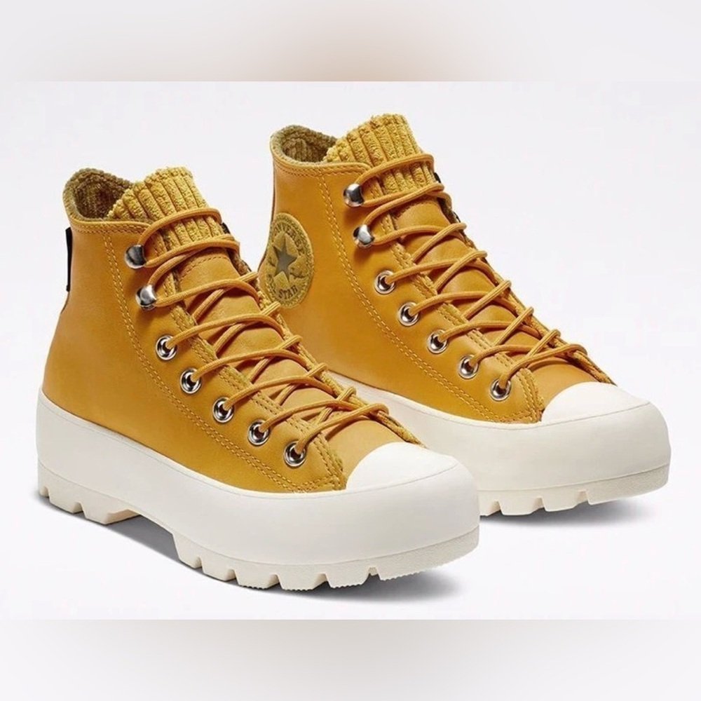 Converse Women’s Chuck Taylor All Star Leather Lugged Sole High Top | Size 8